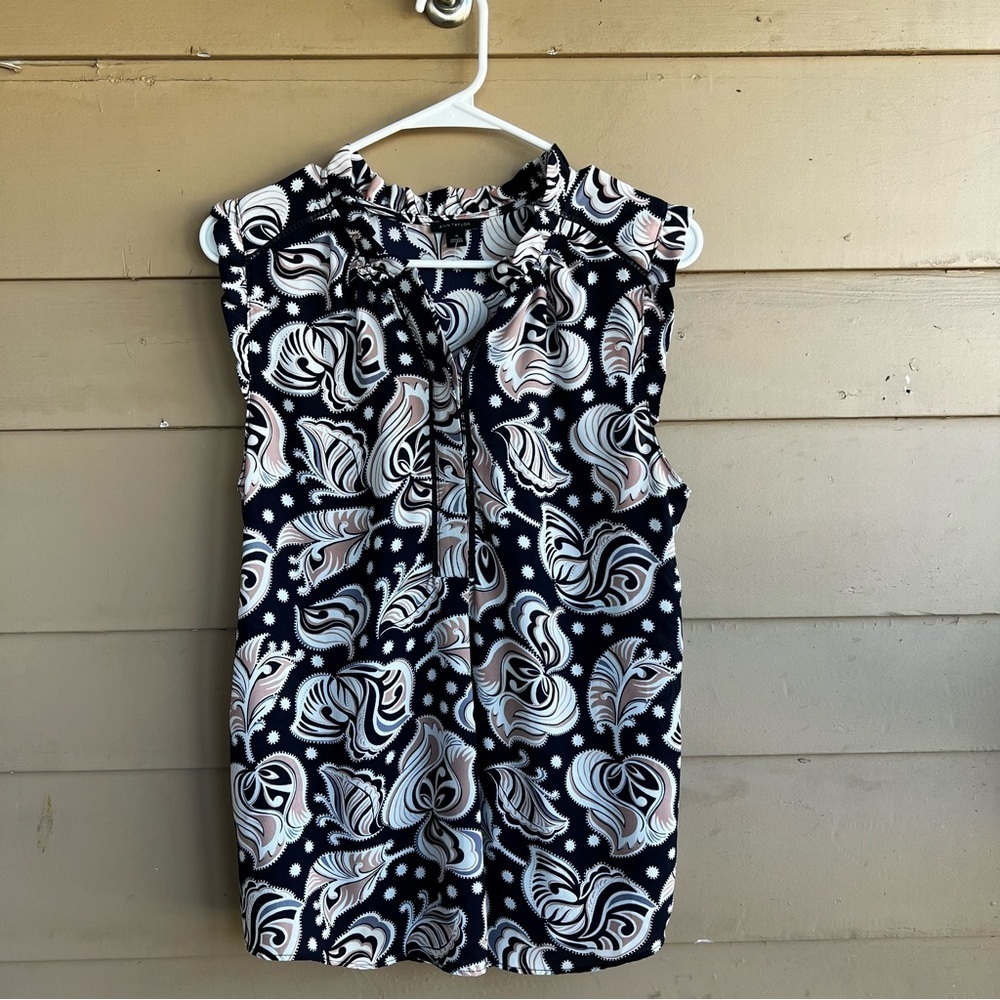 Ann Taylor Sleeveless Top - Size M - Business Casual Modest Spring